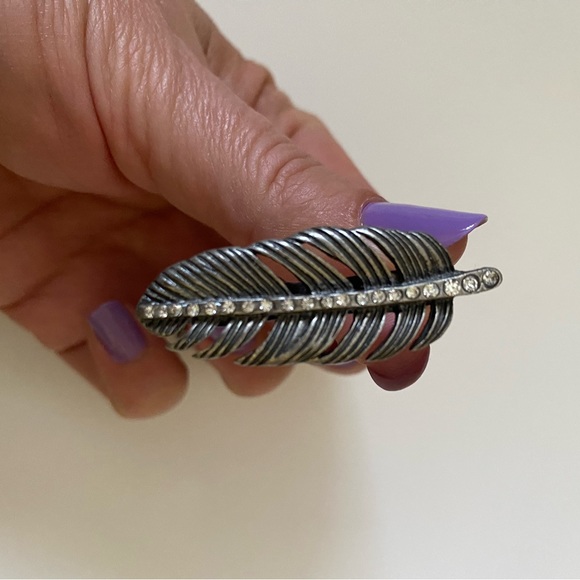 Metal Antique look Leaf Two Finger Crystal Open/Adj. Cuff Ring - Picture 3 of 10